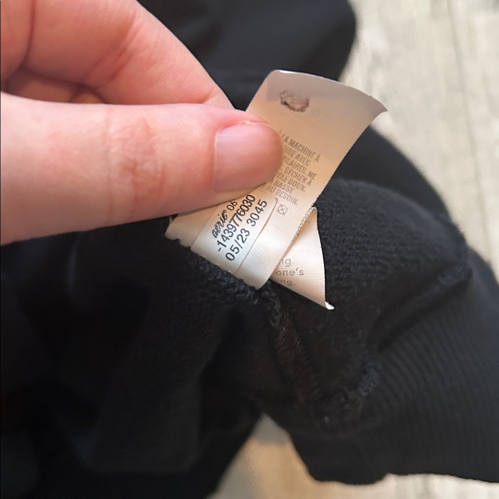 Aerie Classic Black Pullover size XL - Picture 5 of 5